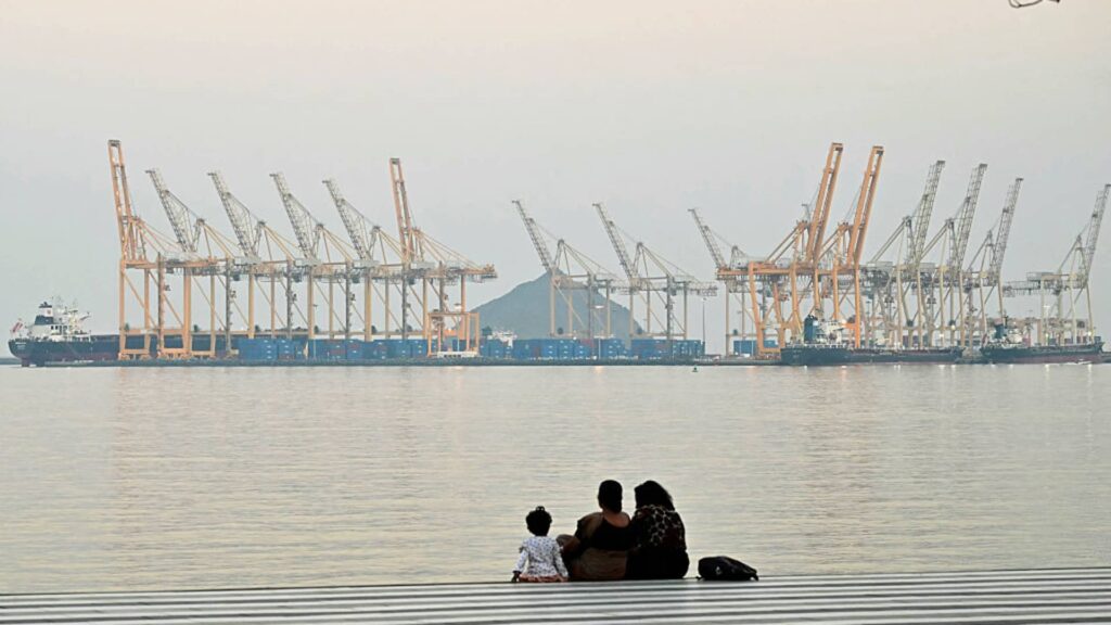 Major fire breaks out in UAE's major oil trading center in Fujairah