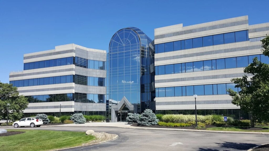 GDV returned 42% in one year by betting on dividend anchors like JPMorgan and Amex