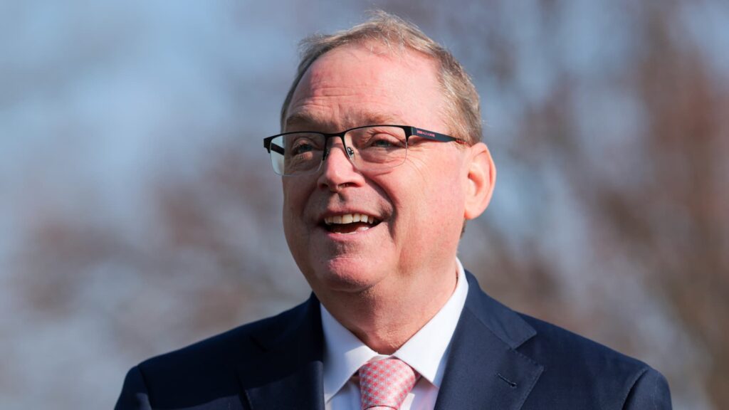 Oil traffic in the Strait of Hormuz declined after the ceasefire; Hassett credits a tanker Oil traffic in the Strait of Hormuz declined after the ceasefire; Hassett credits a tanker