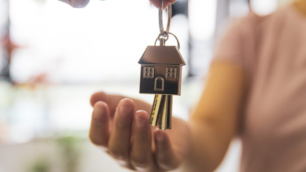 Renting or Buying in 2016: Which Saves More Money?