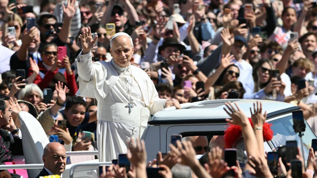 Trump criticizes Pope Leo for criticizing US foreign policy Trump criticizes Pope Leo for criticizing US foreign policy