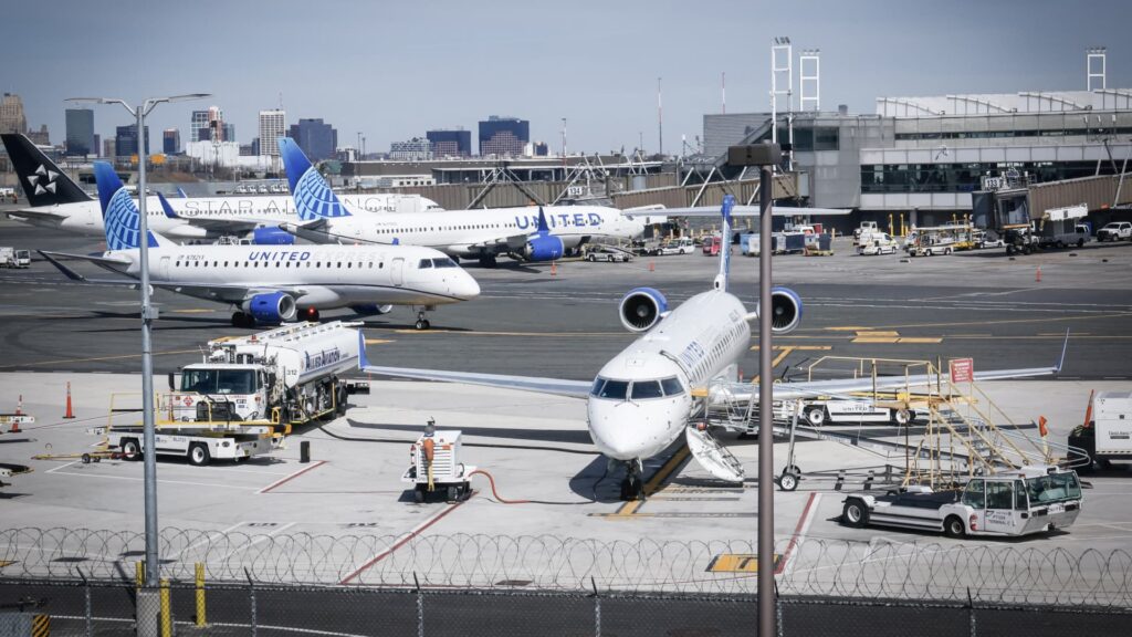 Airlines urge Trump not to curb international flights ‘sanctuary cities’ Airlines urge Trump not to curb international flights 'sanctuary cities'