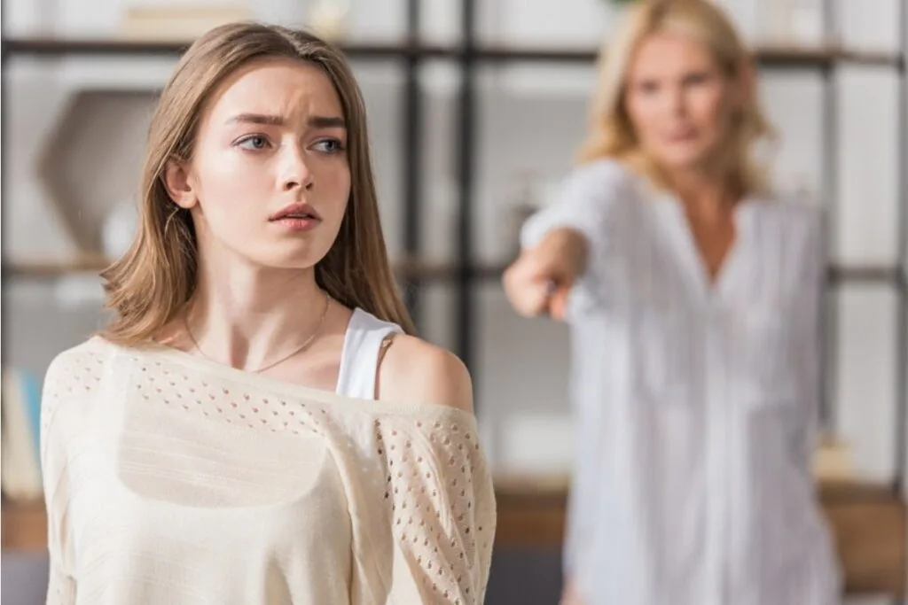 Daughter says she refused to give her parents access to her bank account after she turned 18, now they say she’s “behaving secretively” Daughter says she refused to give her parents access to her bank account after she turned 18, now they say she's "behaving secretively"