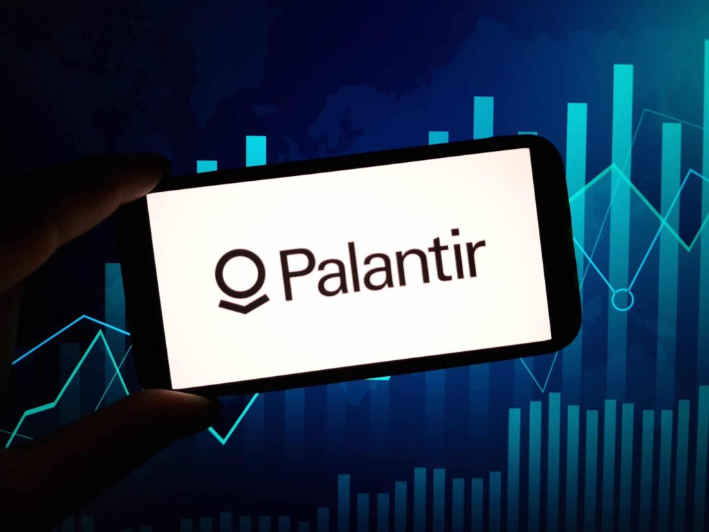 Even dividend stocks are now outperforming Palantir. Is it still worth buying?