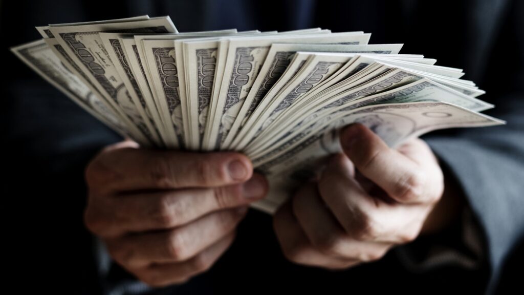 I'm a CFP: 5 Ways the Rich Manage Money