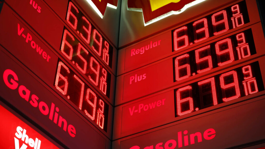 Trucking, construction industries back Trump on gas tax pause Trucking, construction industries back Trump on gas tax pause