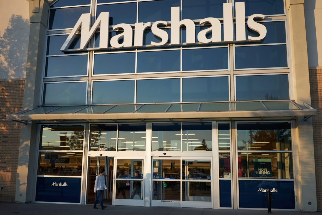 11 Things You Should Buy at Discount Stores — And 7 Things You Shouldn’t Buy 11 Things You Should Buy at Discount Stores — And 7 Things You Shouldn't Buy
