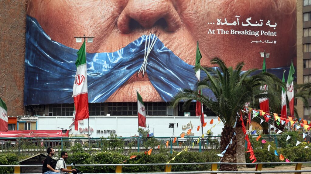 Iran stops talks with America, will block the Strait of Hormuz