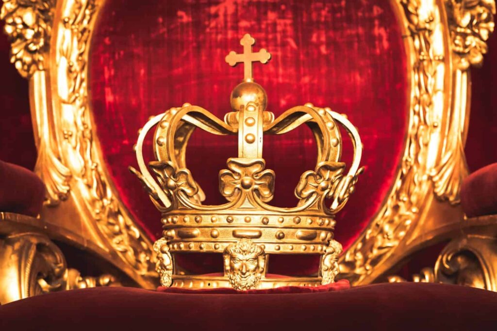 No rate cuts till 2027? Get These High-Yield Safe Dividend Kings Now