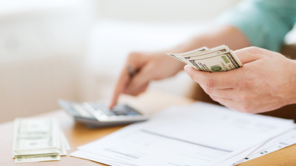Budget of a retiree with an income of $2,785