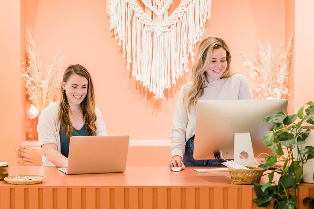 I Worked from Home for 10+ Years, Then Tried an In-Person Job – Here’s What Surprised Me I Worked from Home for 10+ Years, Then Tried an In-Person Job - Here's What Surprised Me